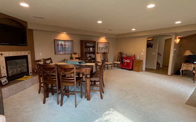 Black-Hills-SD/640x480_6-Lower level family room.JPG